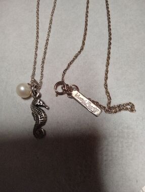 Silver Seahorse Pendant Necklace with White Pearl Vantel Line 18" Chain